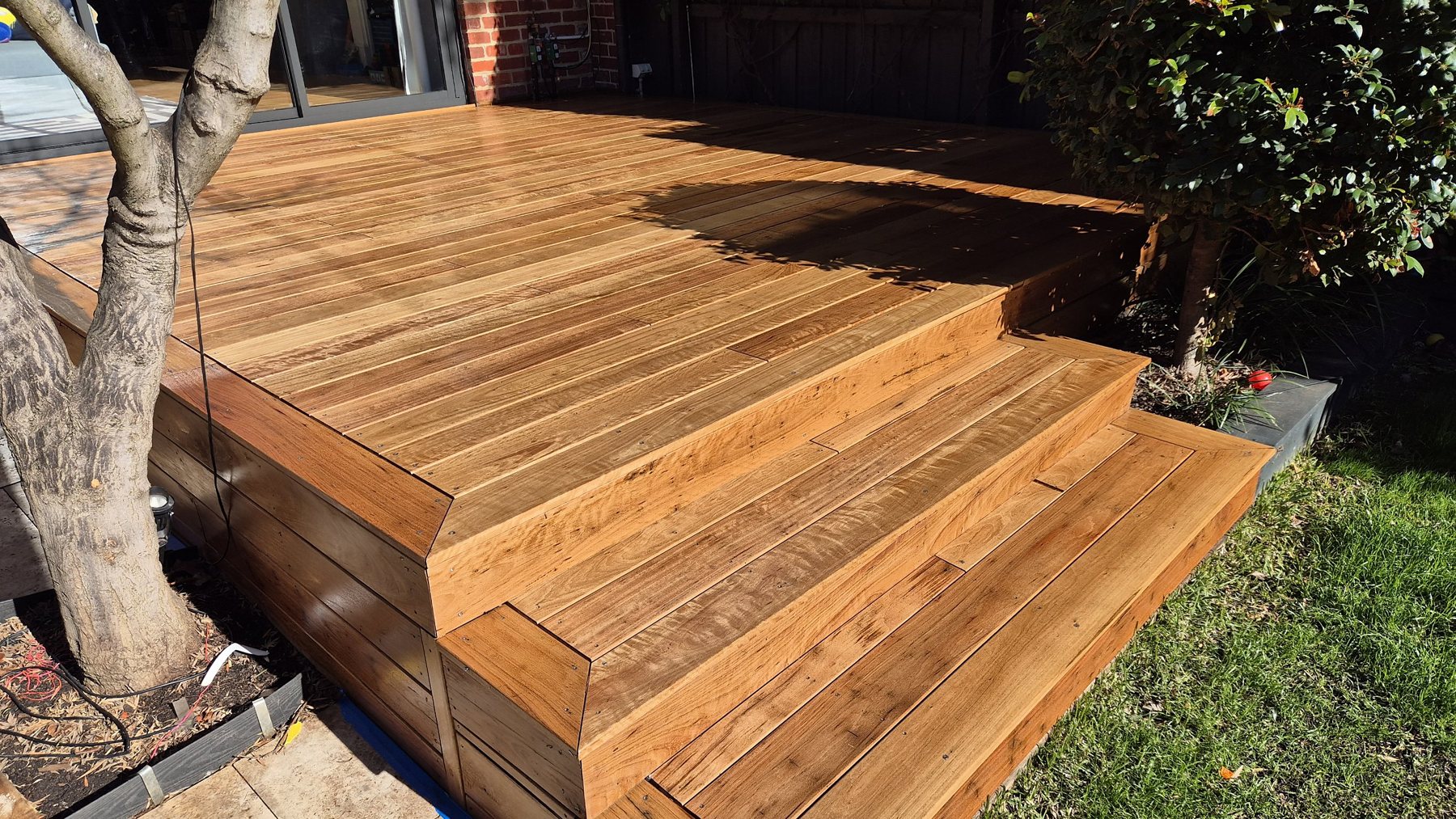 Close view of the hardwood deck steps with mitred nosings